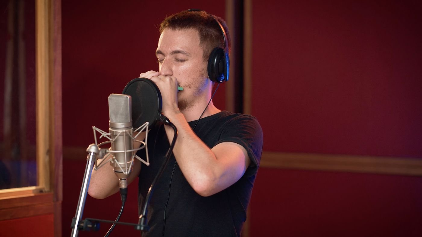 Federico Linari in the studio